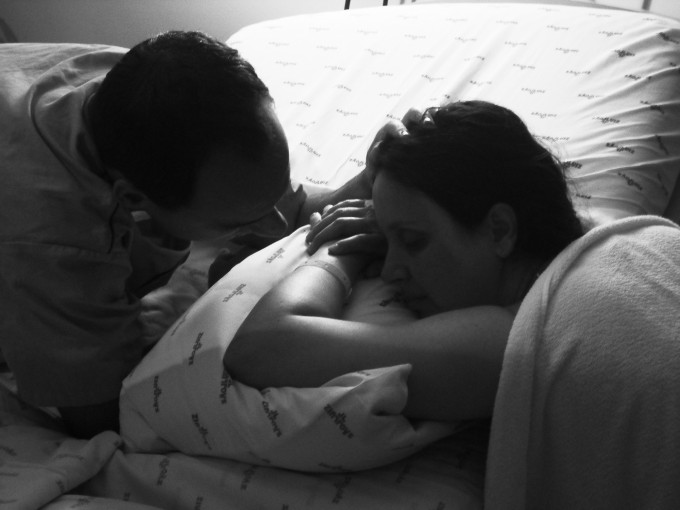 Carla e o marido, durante a preparação do parto