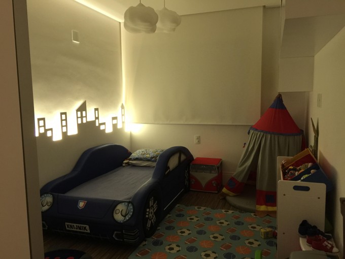 Eu queria uma cama em formato de carro e descobri o site Cama Carros do Brasil. São diversos modelos, tanto para meninos como para meninas e você pode personalizar, escolher a cor, colocar o nome da criança...