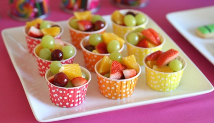 Festa-Infantil-com-comida-saudável-salada-de-frutas